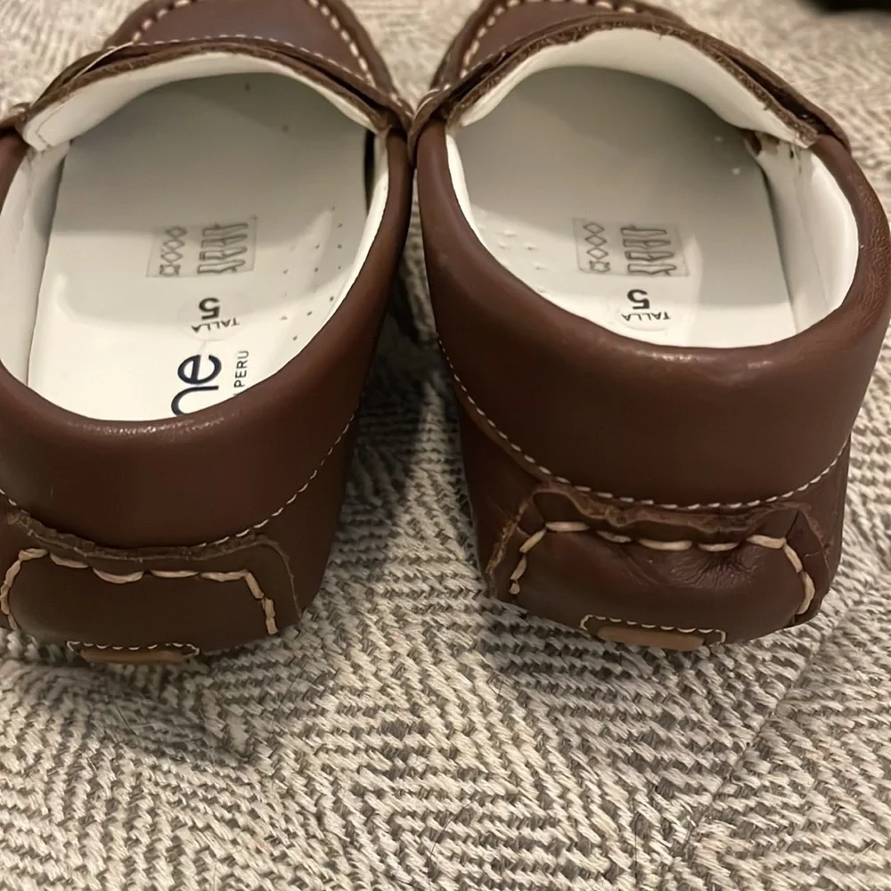 Kone driving moccasins size 5